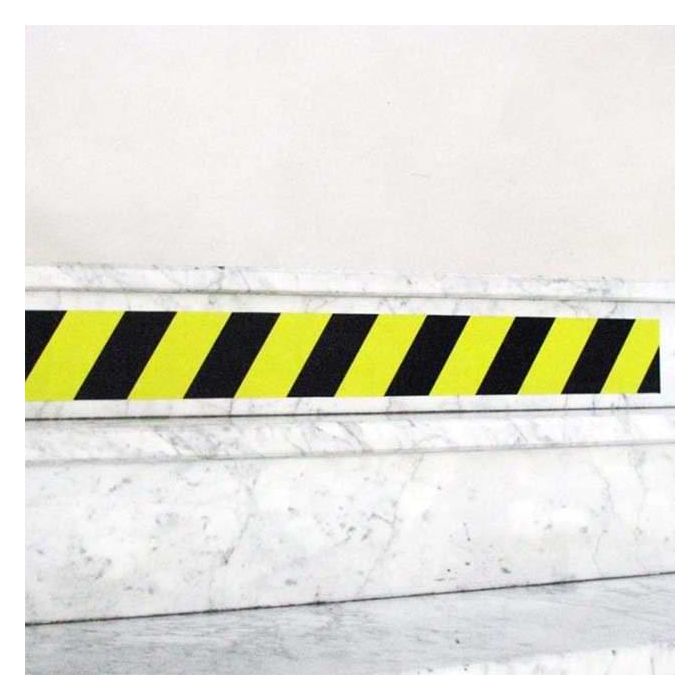 Bande adhésive de signalisation pour contremarches – Sécurisation et accessibilité des escaliers