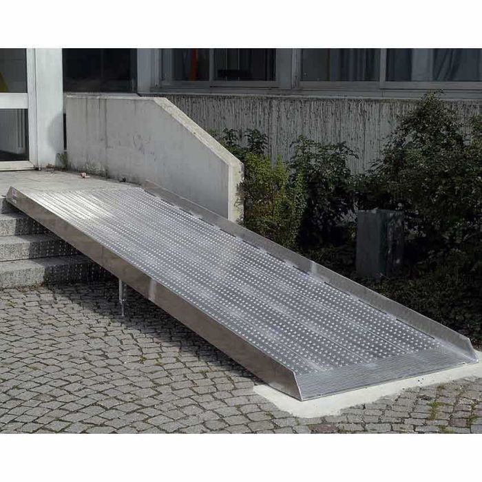 Rampe d'accès bâtiment PMR