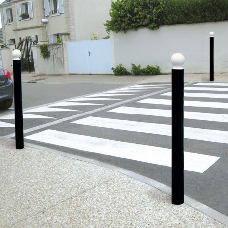 Mobilier urbain : les potelets à haute visibilité